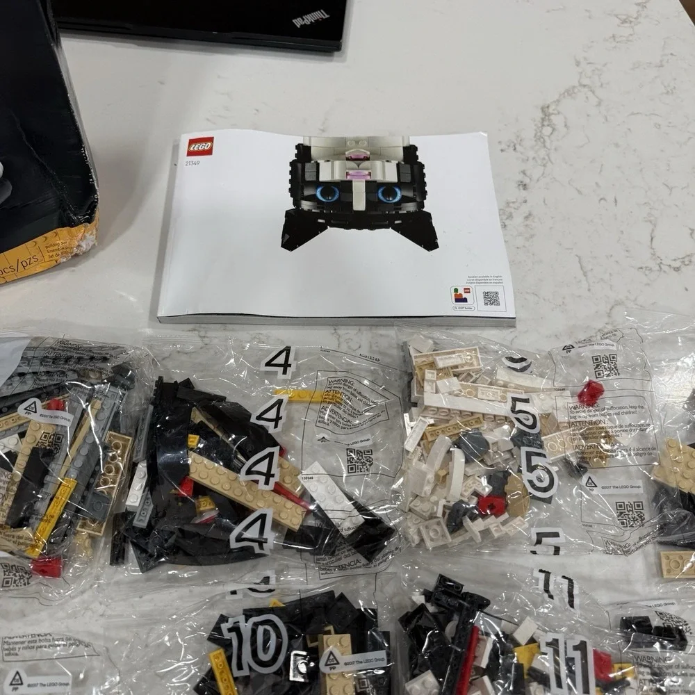 LEGO Ideas: Tuxedo Cat (21349)